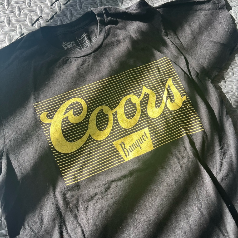 Coors Banquet T-Shirt💛🖤